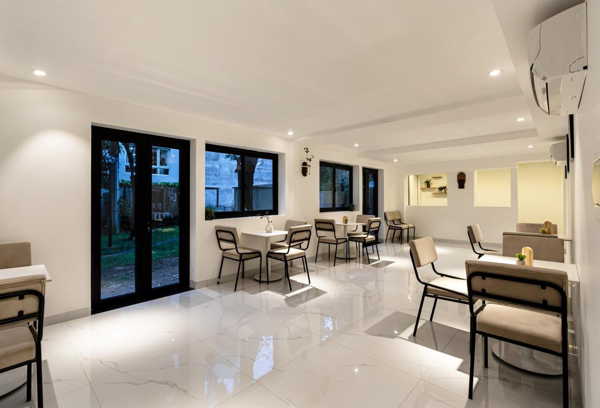 Hotel The Royal Sky - Phu My Hung