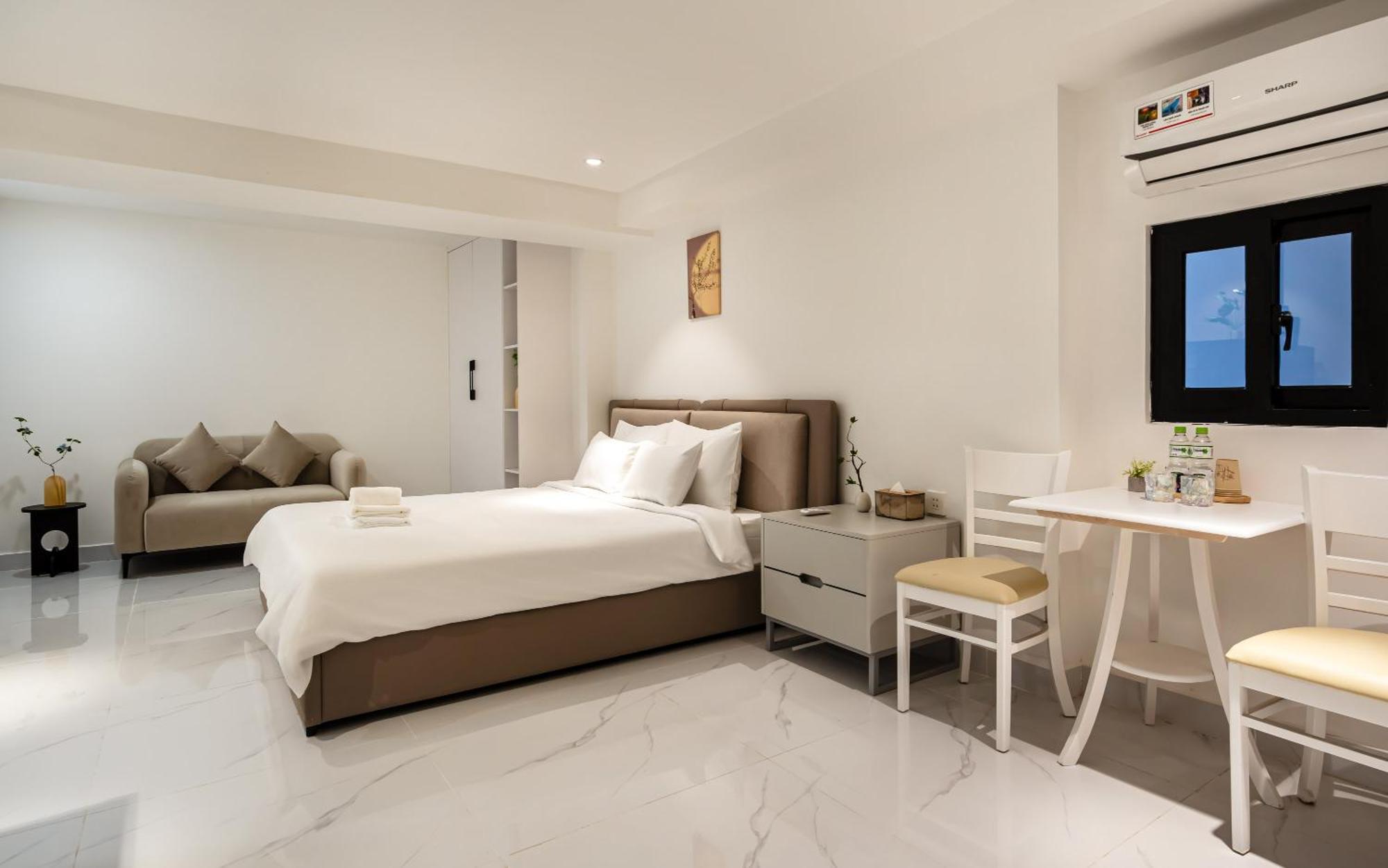 Hotel The Royal Sky - Phu My Hung 2*