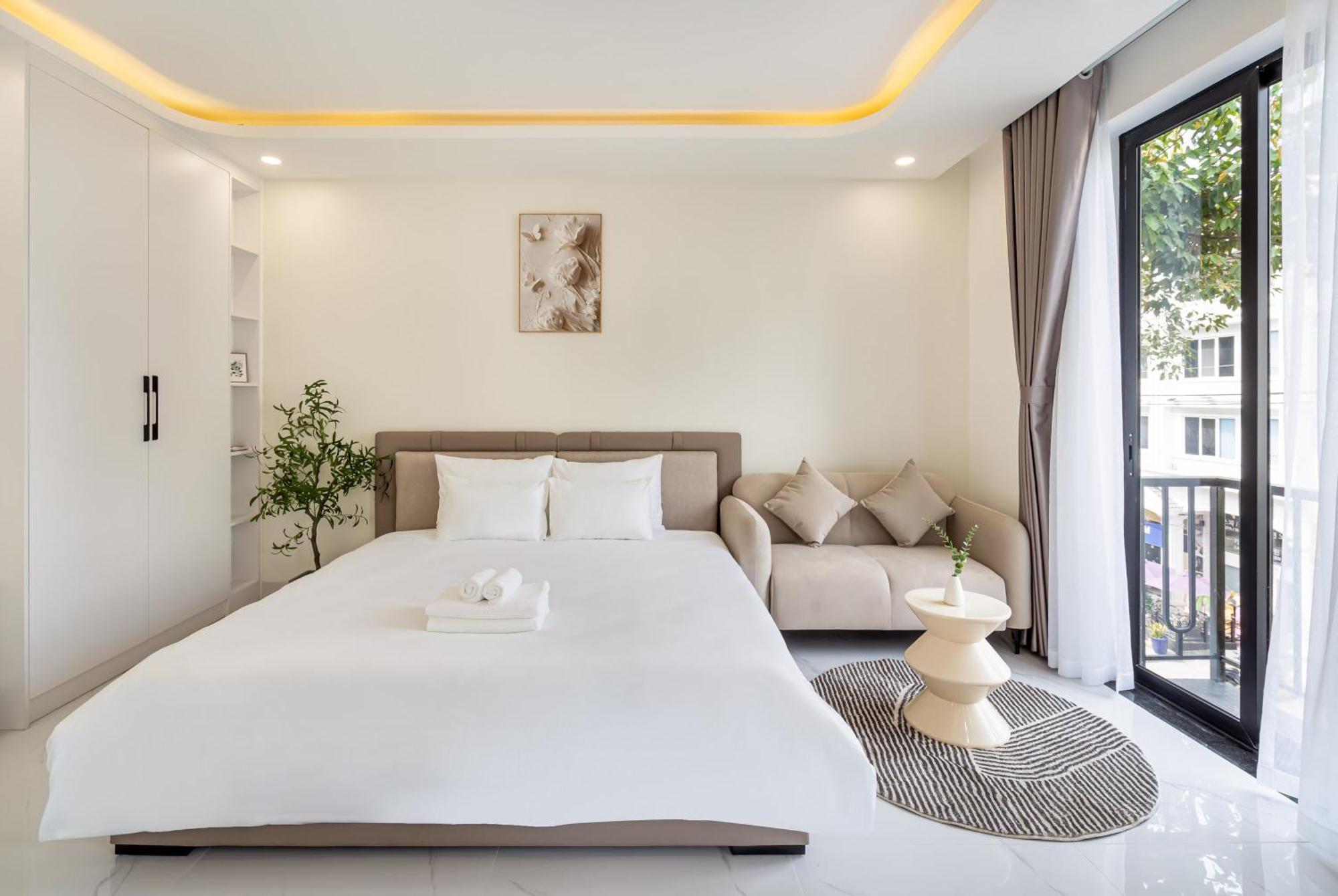 Hotel The Royal Sky - Phu My Hung