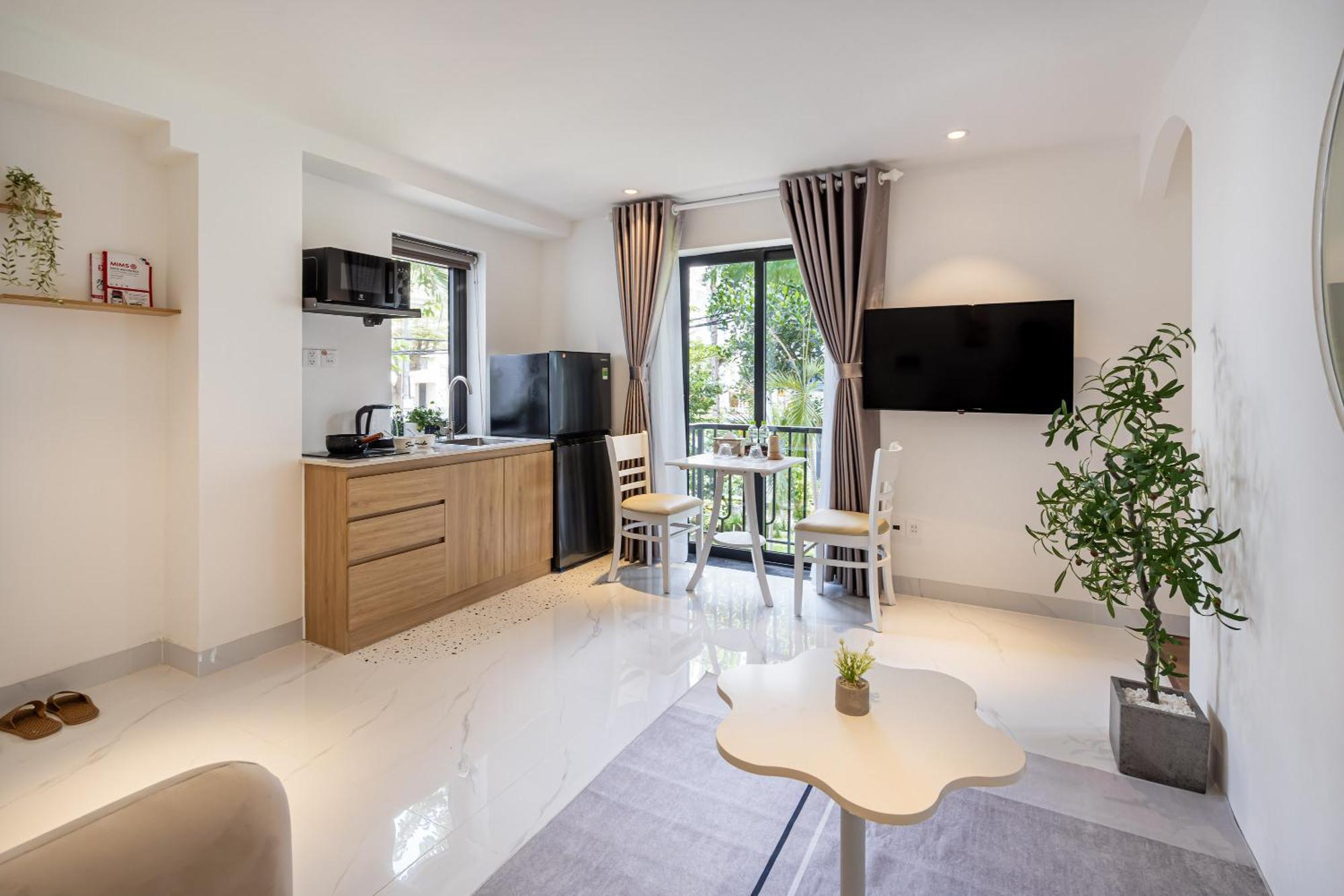 Hotel The Royal Sky - Phu My Hung 2*